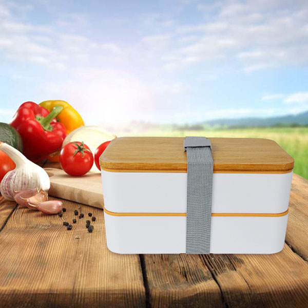 lunch box with bamboo cover