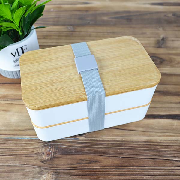 lunch box with bamboo cover