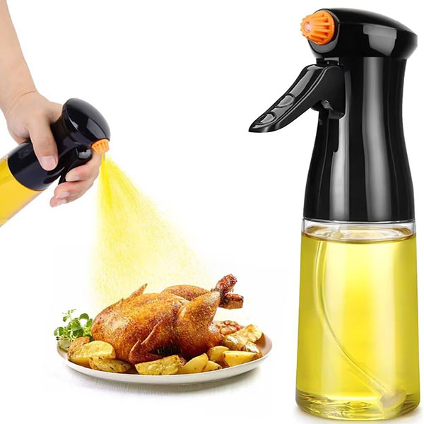 Manual oil sprayer